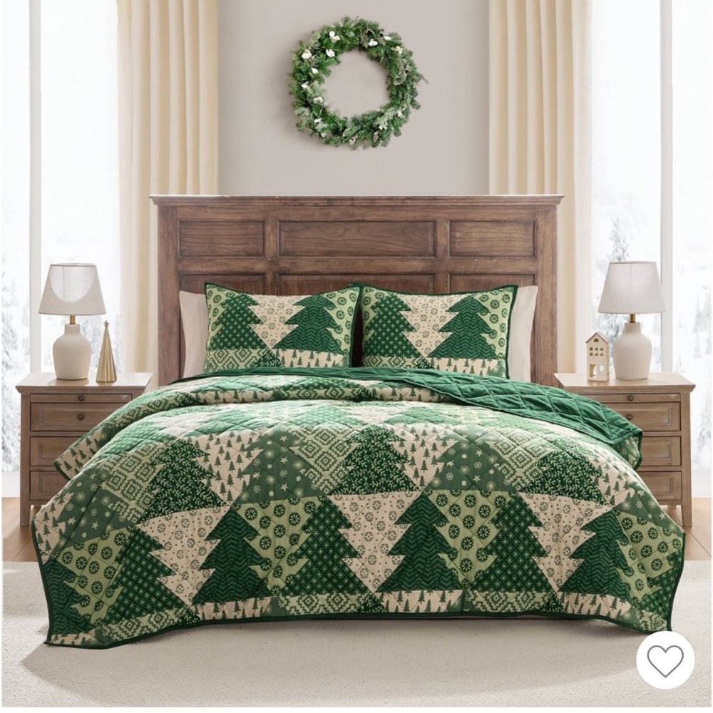 Hallmark F/Q Flannel Tree Print Forest Green and Cream Quilt Set